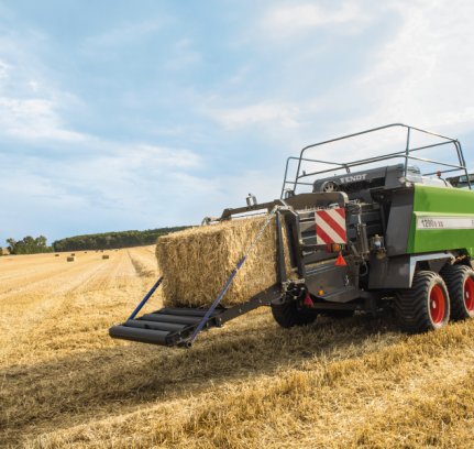 Fendt hay baler bailing hay in a field